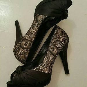 Cathy Jean Peep toe platform  heels size 8.5